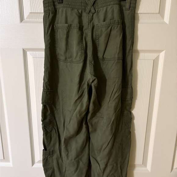 Hollister Olive Green High-Rise Cargo Pants - Picture 3 of 3